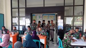 Dandim 1615/Lotim Pantau Pembagian BTPKLWN TNI Tahap 2 Senilai 6 Milyar