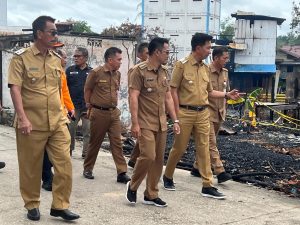 Bupati Barito Utara Serahkan Bantuan Korban Kebakaran Warga Lahei II