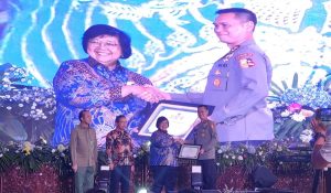 Hari Bakti Rimbawan ke 40 Tahun, Irjen Pol Dadang Hartanto Terima Penghargaan KLHK