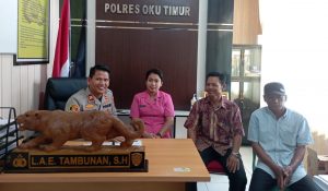 Terima Keluhan Masyarakat, Kapolsek Semendawai Suku III Beri Bantuan Pembangunan Masjid