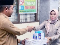 Reses di Kampar Utara, Haswida Serahkan Bantuan PJU