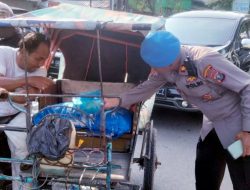 Jelang Buka Puasa, Propam Polrestabes Medan Bagikan Nasi Kotak