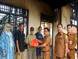 Pemkab Serahkan Bantuan Korban Kebakaran di Barito Utara