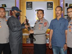 Kapolres Aceh Tamiang Terima Senjata Peninggalan Konflik