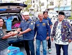 AMPI Rayon Medan Helvetia Berbagi Takjil ke Pengguna Jalan