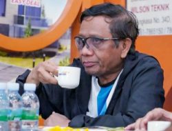Terkait Penetapan Tersangka Johnny G Plate, Mahfud MD : Bukan Hanya Sesuai Hukum Tetapi Keharusan Hukum