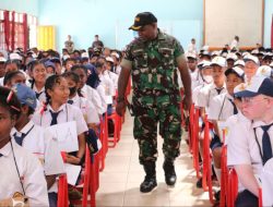 Dandim 1702/JWY Beri Materi Wasbang Siswa SMAN 1 Wamena