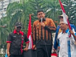 Aksi Damai di Balai Kota, Bobby Terima Aspirasi Buruh