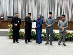 Ketua Hj. Mery Rukaini, Rapat Paripurna II dan III Di DPRD Barito Utara