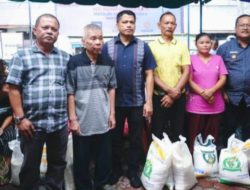 Wabup Nisel Firman Giawa Salurkan Bantuan Pangan