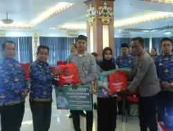 Pemkab Mura Beri Santunan kepada Anak Yatim Piatu