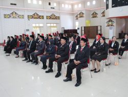 Pj Bupati Mura Sematkan Satyalencana Karya Satya kepada 40 ASN