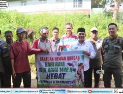 Heriyus – Rahmanto Serahkan Bantuan Hewan Kurban