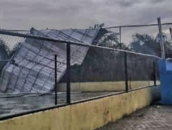 Baru Selesai Dibangun, Atap Tribun di Muara Enim Rubuh