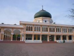 Pengukuhan Tgk. Zulfa Saputra sebagai Imum Syiek Masjid Abu Indrapuri Dinilai Cacat Hukum, Bupati Berpotensi Digugat ke PTUN