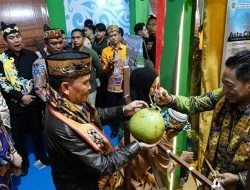 Gubernur Kalteng Dan Istri Kunjungi Stand Murung Raya di Kalteng Expo 2026