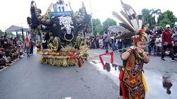 Kontingen Mura Menarik Perhatian, Hadirkan Pertunjukan “Lanting Tongirai Tonduk Krowo” di Karnaval FBIM 2026
