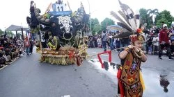 Kontingen Mura Menarik Perhatian, Hadirkan Pertunjukan “Lanting Tongirai Tonduk Krowo” di Karnaval FBIM 2026
