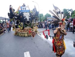 Kontingen Mura Menarik Perhatian, Hadirkan Pertunjukan “Lanting Tongirai Tonduk Krowo” di Karnaval FBIM 2026
