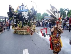 Kontingen Mura Menarik Perhatian, Hadirkan Pertunjukan “Lanting Tongirai Tonduk Krowo” di Karnaval FBIM 2026
