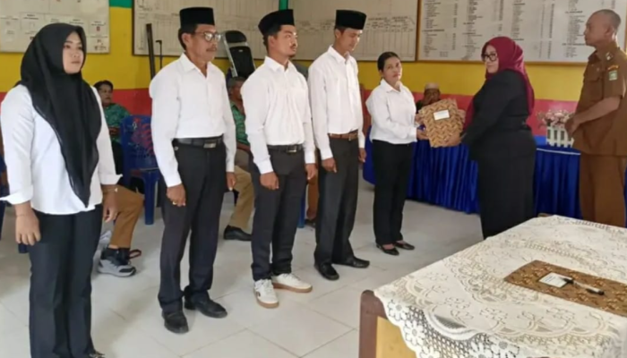 Camat BP Mandoge Lantik Pengurus BPD Tomuan Holbung