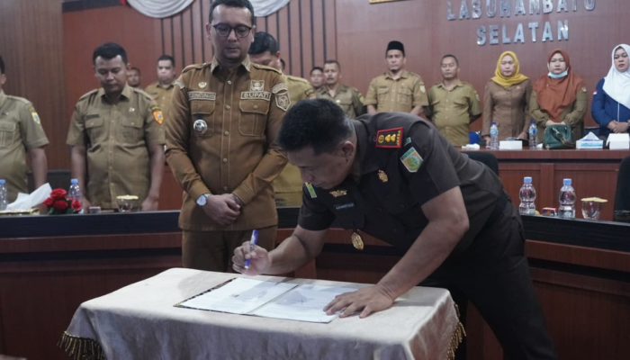 Bupati Labusel Menandatangani MoU Program Jaksa Sahabat Pendidik