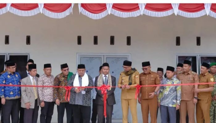 Bupati Labusel Fery Sahputra Simatupang Resmikan STAI Darul Husna Sei Kanan